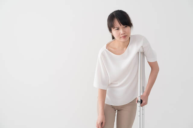 猫は一緒に寝る人を選ぶの？猫に選ばれる人の特徴を解説のサムネイル画像