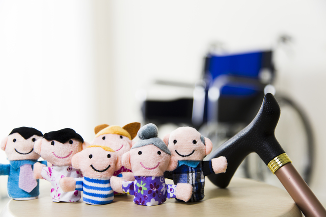 猫が飼い主さんを何もしてないのに噛む原因は？対処法など紹介のサムネイル画像