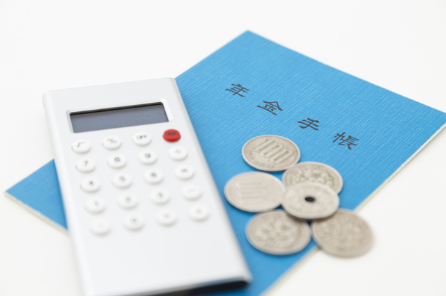 飼い猫がごめん寝をする理由は？心情や病気の可能性を解説！のサムネイル画像