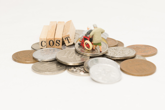 猫は魚の骨を食べるのは絶対ダメ！飲み込んだ際の対処法や注意点などのサムネイル画像