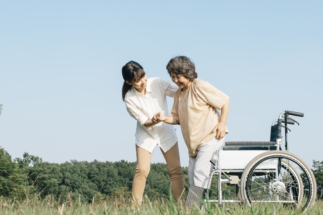 犬の芸の種類・教え方とは？14の芸の教え方、教える際の注意点を解説のサムネイル画像