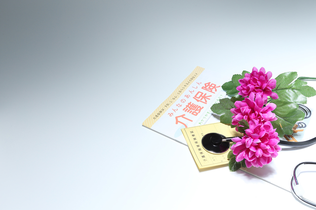 愛犬にウジ虫が寄生したら安楽死させる？蠅蛆症の原因・治療法を解説のサムネイル画像