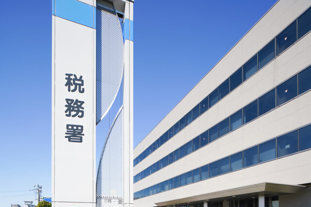 子猫の首根っこを掴んでも大丈夫？掴み方や注意点などを解説のサムネイル画像