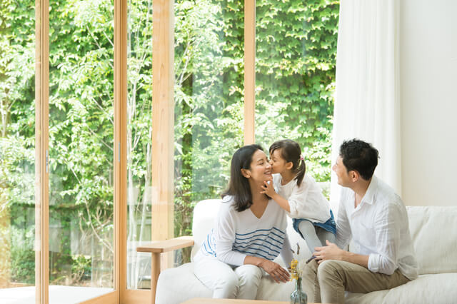 愛猫が雑草を食べるのはなぜ？理由・危険な植物・注意点などのサムネイル画像