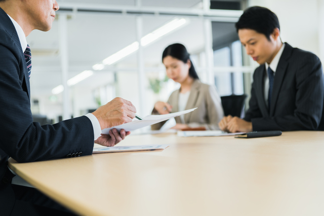 うさぎがトイレで寝る・くつろぐ理由はなぜ？やめさせるための対策方法も解説！のサムネイル画像