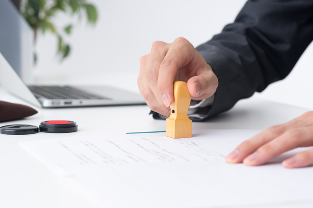 うさぎにトイレをしつけるコツ！トイレトレーニング方法やどれくらいで覚えるかを解説のサムネイル画像