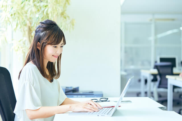 猫団子とは、猫が丸まってお団子のようになること！その理由を解説！のサムネイル画像