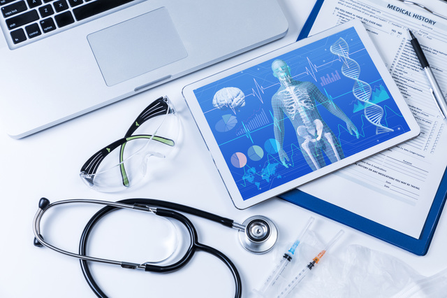 【獣医師監修】フレンチブルドッグの平均・最高寿命は？長生きのコツや保険も解説！のサムネイル画像