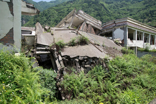 地震保険で基礎のヒビ割れは補償される 地震保険の補償範囲を解説