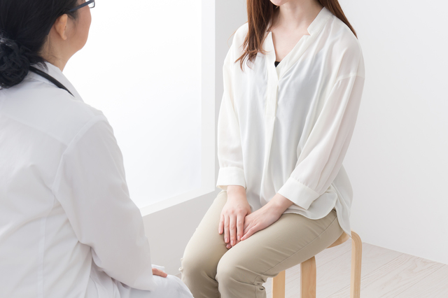 【獣医師監修】ブドウを猫が食べたら危険？ブドウ中毒や食べた場合の対処法を解説！のサムネイル画像