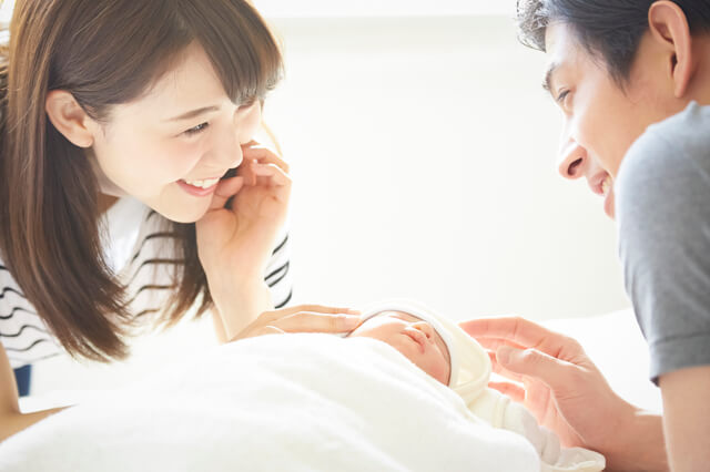 子供の学資保険はいつから加入するのがおすすめ 赤ちゃんを妊娠中でも入れるかも解説