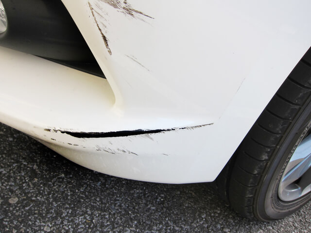 他人が車をぶつけたときや事故が起こったときに役立つ車両保険
